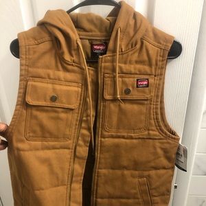 Brand New Men’s Wrangler work vest! Brand new with tags! Men’s size small